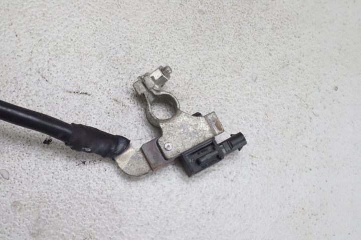 SERRE-CÂBLE NÉGATIVE VW TOURAN III 15- 2.0 TDI 5QA915181D