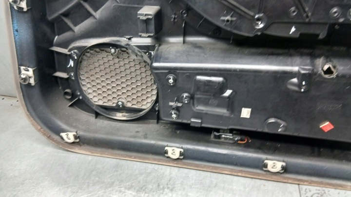 GARNITURE PORTES GAUCHE AVANT AUDI A8 D3 02-09R BERLINE 4E0868015