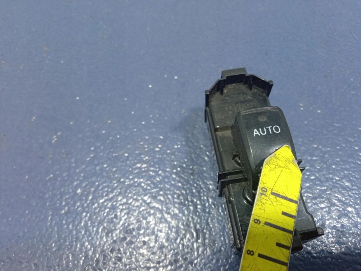 TOYOTA COROLLA VERSO I COMMUTATEUR VITRES 84030-13031