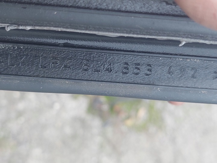 AUDI A4 B5 LIFT 99-01R MOULURE SEUIL REVÊTEMENT GAUCHE EXTÉRIEUR LUBLIN