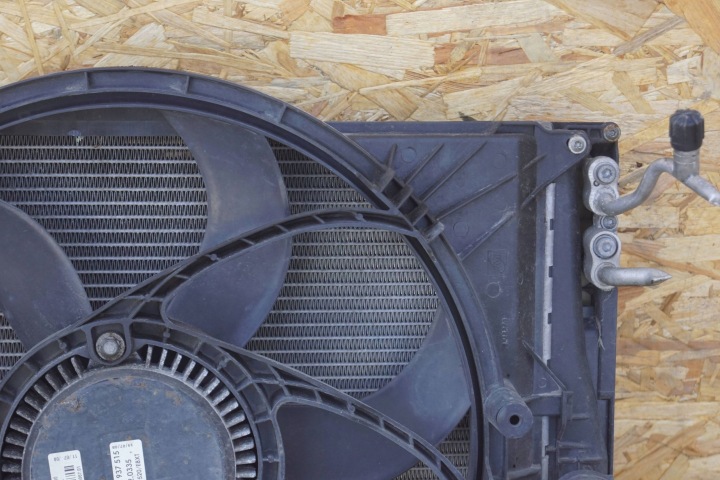 BMW E90 E91 LIFT 2.0D RADIATEURS VENTILATEUR (D746)