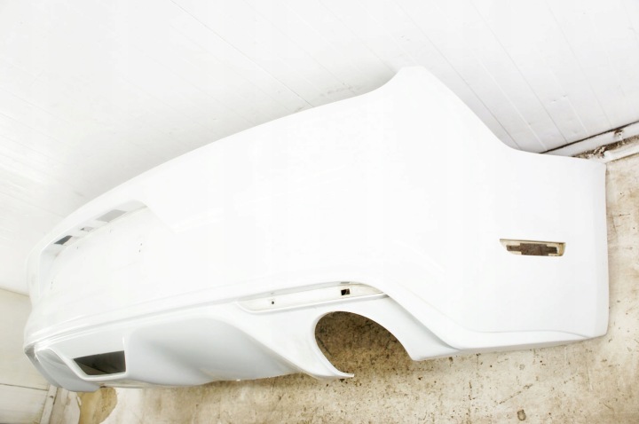 RK037 FORD MUSTANG VI PARE-CHOCS ARRIÈRE ARRIÈRE OXFORD WHITE COUPÉ