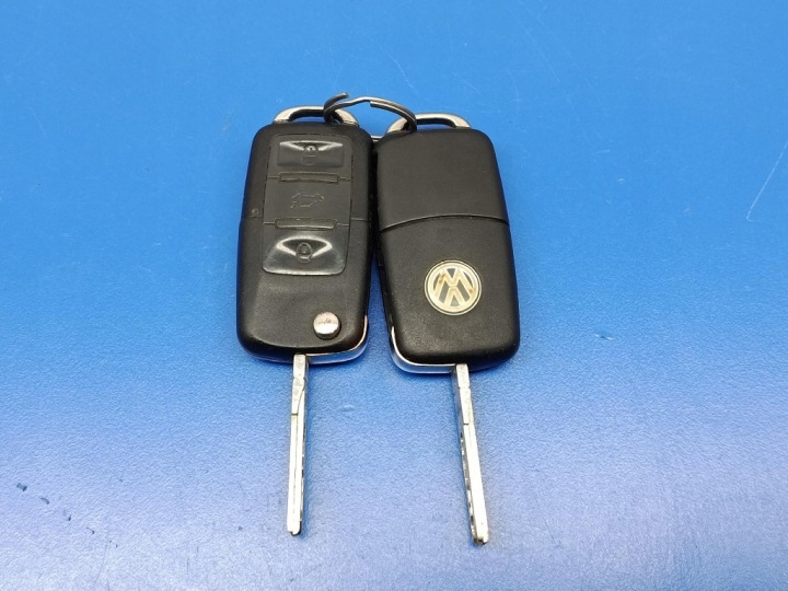 VW TOURAN I LIFT 1.9TDI CONTACTEUR D'ALLUMAGE 1K0905851B 2KLUCZYKI IMMO