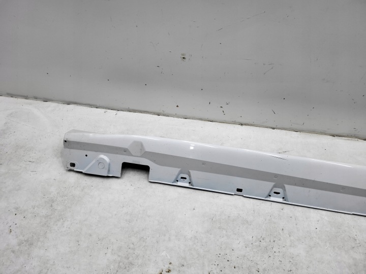 MERCEDES C-KLASA W206 AMG MOULURE SEUIL GAUCHE A2066982300