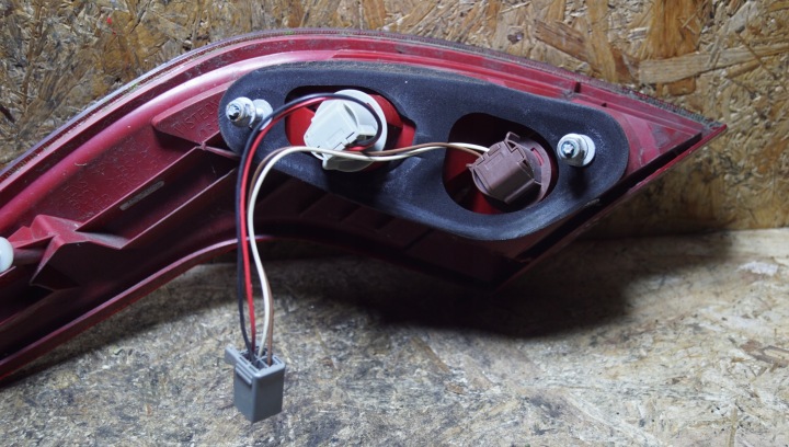 PHARE DROIT ARRIÈRE FORD FOCUS MK2 CABRIO 6N41-13A602-A