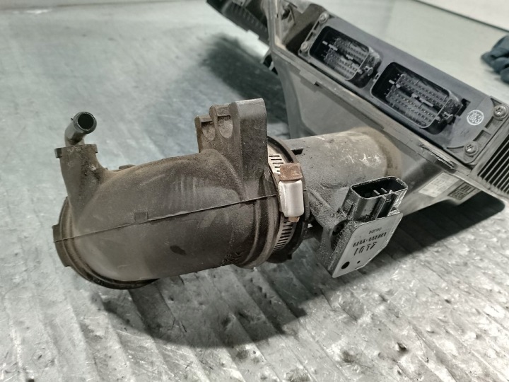 ORDINATEUR CONTRÔLEUR MAZDA 3 1.6 ESSENCE BERLINE COMPACTE 100140-8552 Z627