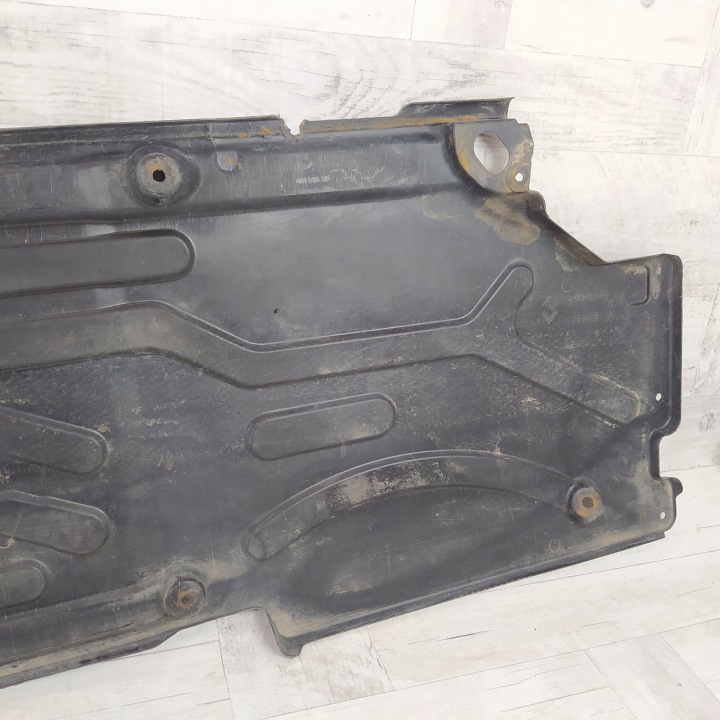 PROTECTION PLAQUE ÉCRAN CHÂSSIS DROITE MERCEDES C-KLASA W203 A2036190238