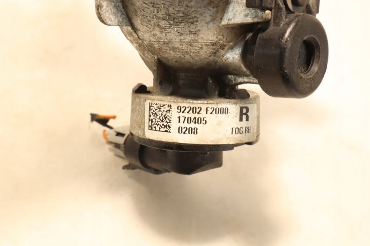 PHARES ANTIBROUILLARD DROIT HYUNDAI ELANTRA VI 92202-F2000