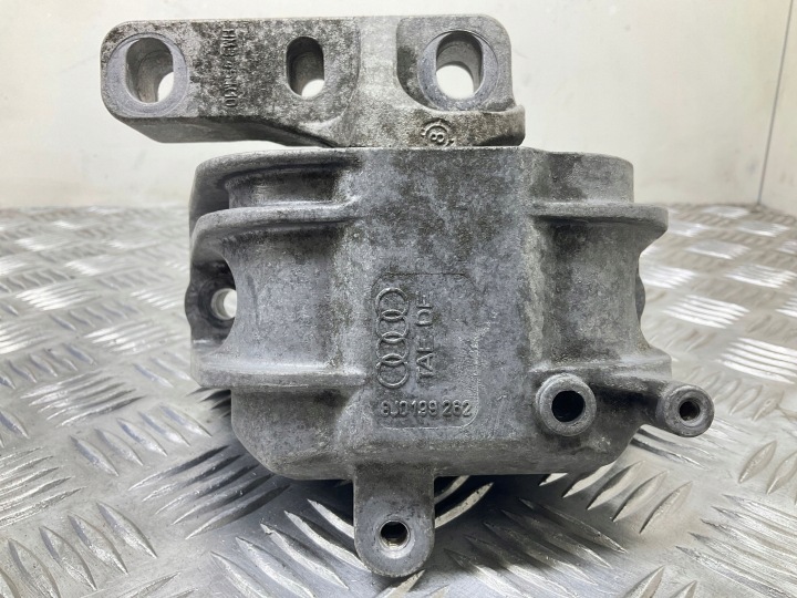 AUDI TT TTS MK2 2009 DROITE CÔTÉ SUPPORT FIXATION MOTEUR