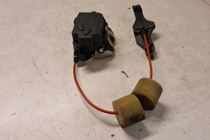 MERCEDES W211 LIFT UNIVERSEL SERRURE ARRIÈRE COUVERCLES DE COFFRE COUVERCLES DE COFFRE A1647400635