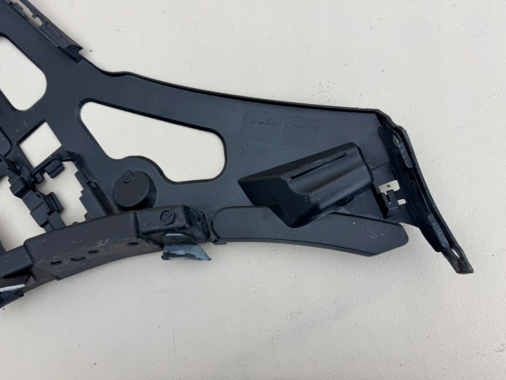 MERCEDES AVEC CLASSE W223 20R- GLISSIÈRE FIXATION PARE-CHOCS DROIT AVANT A2238851601