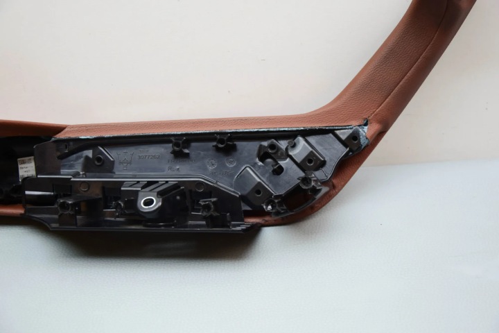 MOULURE DÉCORATIVE FLANC ARRIÈRE DROITS PORTES MASERATI LEVANTE SUV (M161)