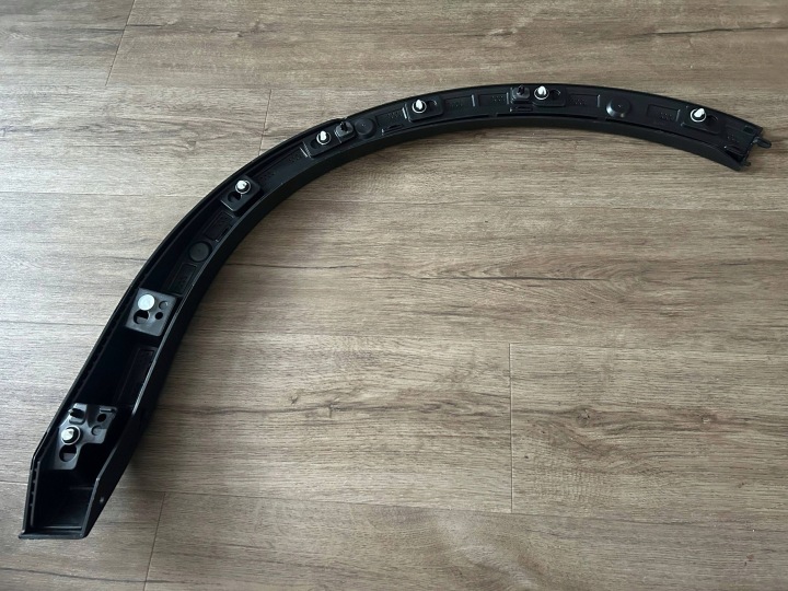 VOLVO XC40 LIFT 2022- MOULURE SIERP GARDE-BOUE DROIT ARRIÈRE MAT ORIGINAL