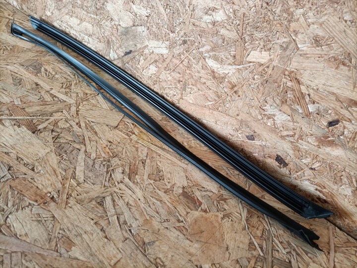 VOLVO XC60 MOULURE PARE-BRISE GAUCHE AVANT JOINT D'ÉTANCHÉITÉ 30784798