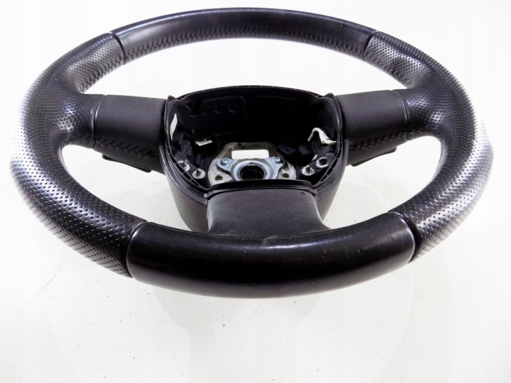 AUDI A3 II 8P 06R VOLANT CUIR