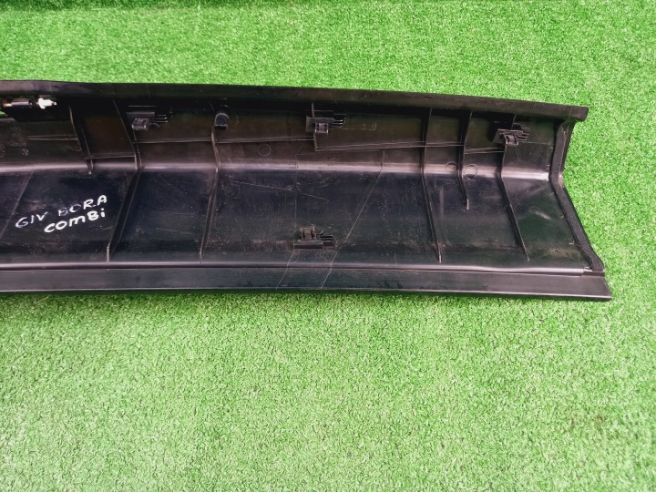 VW GOLF IV BORA COMBI BRODERIE PROTECTION CALANDRE PLASTIQUE COURROIE ARRIÈRE ARRIÈRE