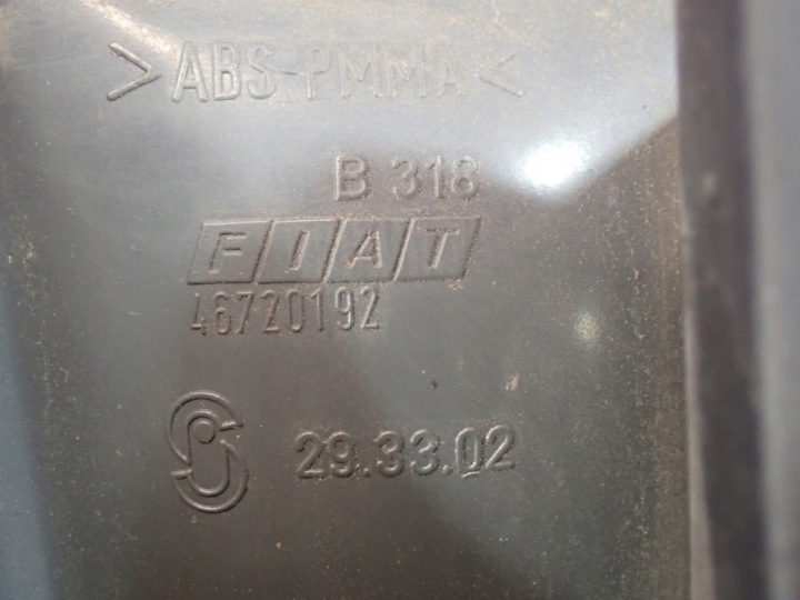 FIAT PUNTO I CABRIO 93-99 PHARE ARRIÈRE DROITE MOULURE 46720192