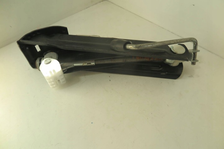 MERCEDES E W212 CRIC ÉLÉVATEUR ROUES OREILLE A2125800218