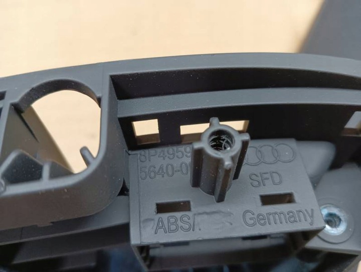 ACCOUDOIR DROIT ARRIÈRE AUDI A3 8P 8P4867374