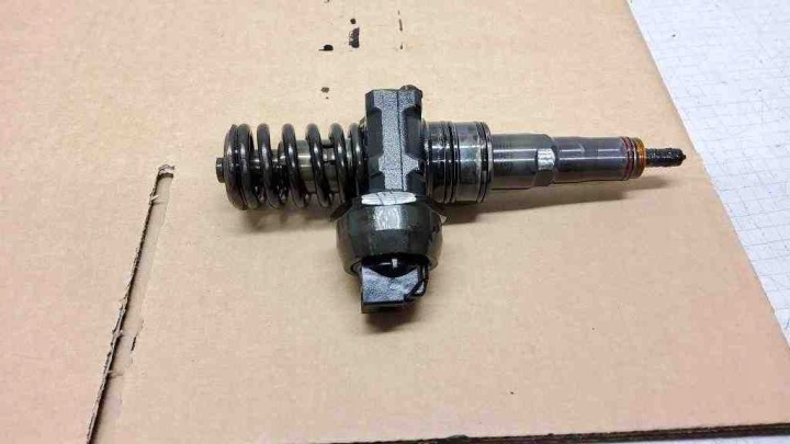 INJECTEUR VW CADDY III FURGON (2KA, 2KH, 2CA, 2CH) 038130073BL 1.9L DIESEL