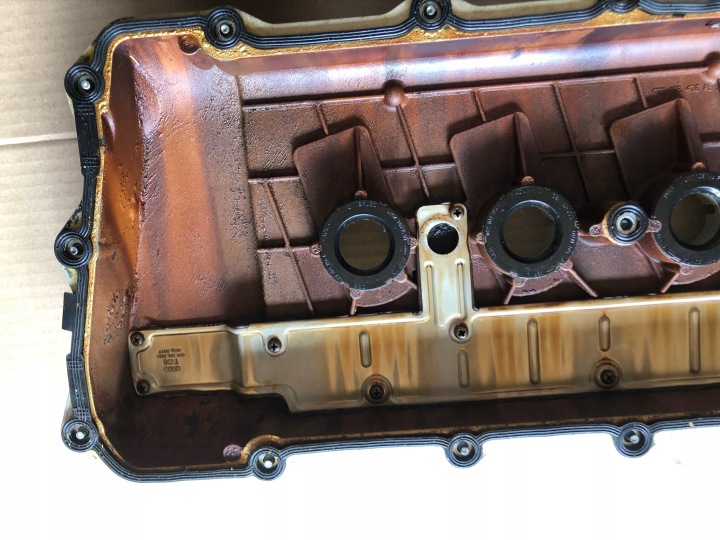AUDI A8 D4 W12 6,3 FSI COUVERCLE DE SOUPAPES 07P103475C
