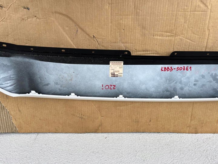 CALANDRE NOSEK HAUT MAZDA CX60 KBB3-507E1