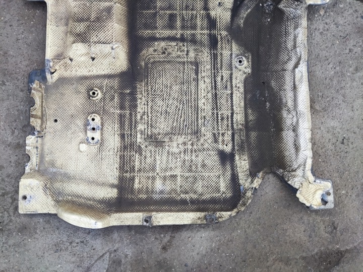 MERCEDES E CLASSE W212 PROTECTION PLAQUE SOUS MOTEUR A2125202723