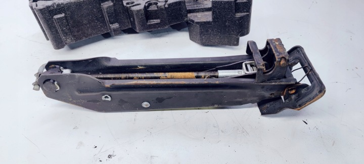CRIC ÉLÉVATEUR LÈVE-VITRE AUDI Q7 7L0011031E