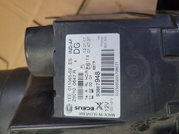 PHARE DROIT AVANT AVANT TRAFIC III VIVARO B II EUROPE 260100647R