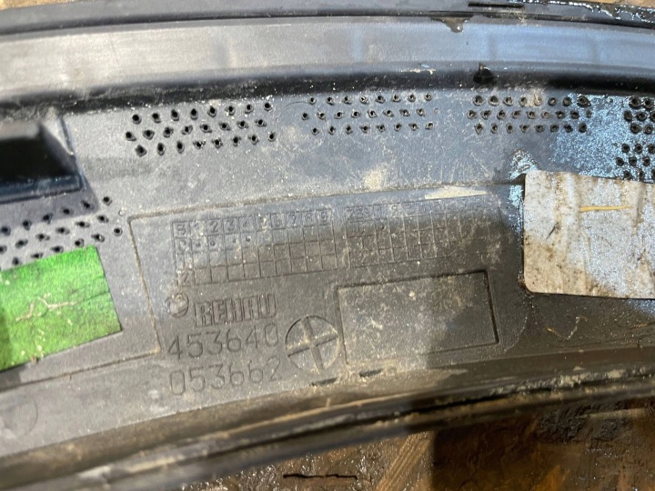 PORSCHE CAYENNE III 3 9Y GTS 20- MOULURE REVÊTEMENT LATÉRALE PARE-CHOCS GAUCHE AVANT