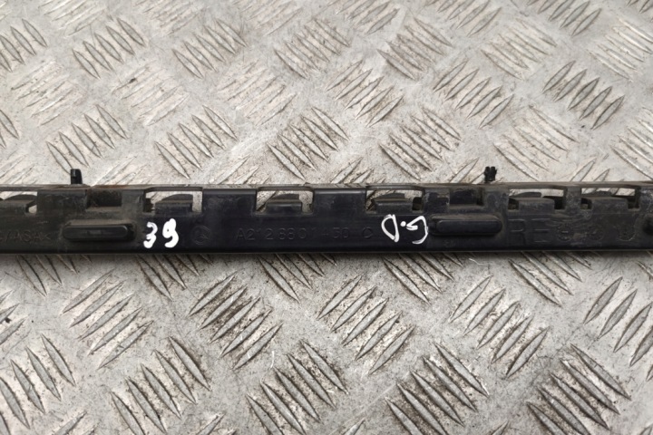 DROIT GLISSIÈRE ARRIÈRE PARE-CHOCS MERCEDES-BENZ E (W212) A2128801430 2.1L DIESEL