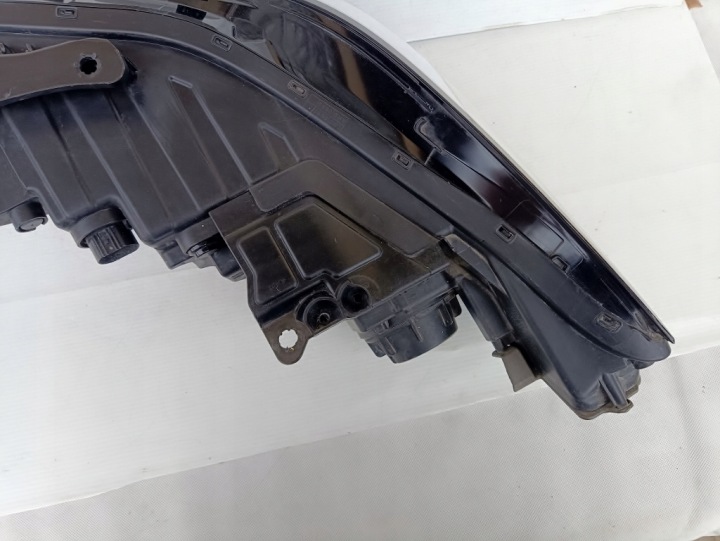 PHARE DROITE AVANT LENTILLE LED HYUNDAI ELANTRA VII 7 92102-AA