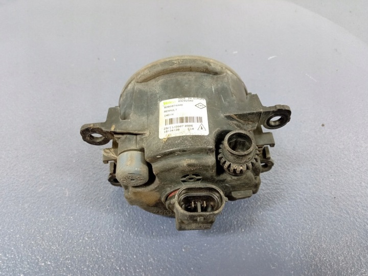 LAGUNA III PHARES ANTIBROUILLARD AVANT AVANT 8200074008