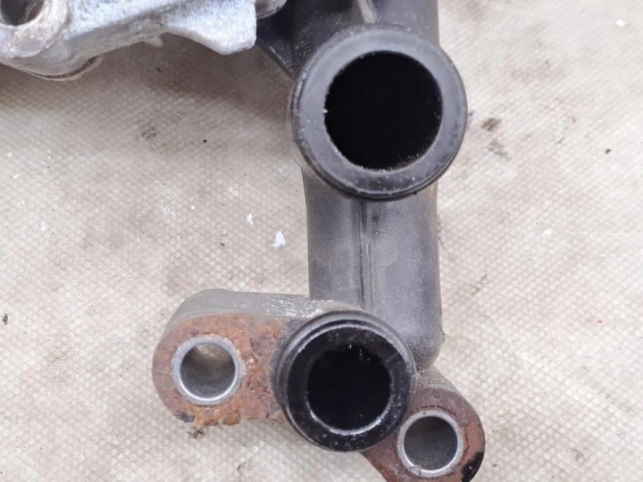 FIXATION FILTRE HUILES MERCEDES-BENZ C (W205) 70586826 2015