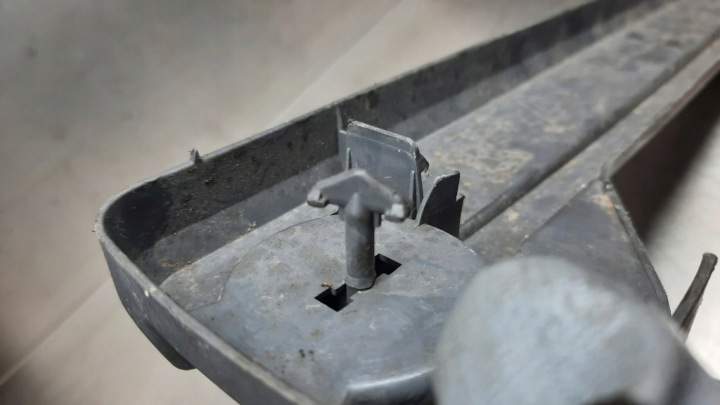 FIXATION TRIANGLE OSTRZEGAWCZEGO 9190063 VOLVO