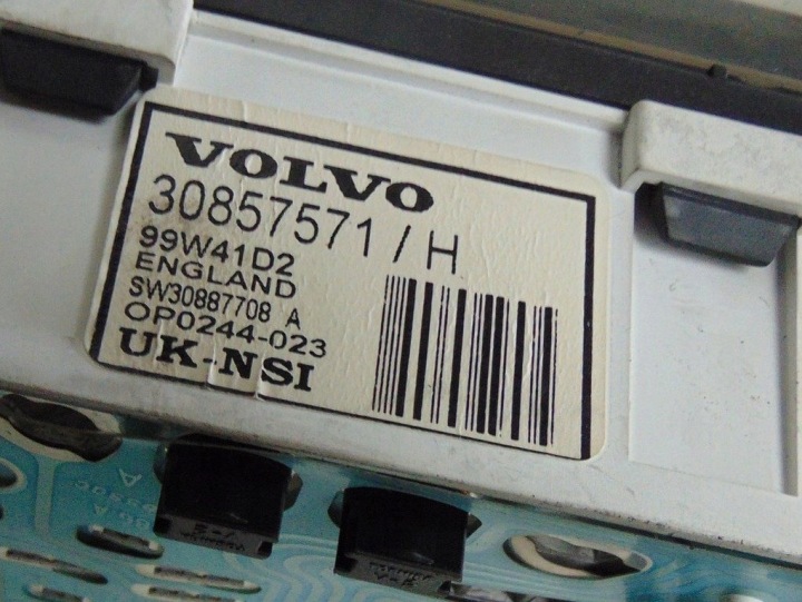 VOLVO V40 1.9TD 116KM 99R COMPTEUR TABLEAU DE BORD 30857571H