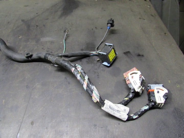 FAISCEAU DE CÂBLES MOTEUR PEUGEOT 5008 I 09-13R 9677904780