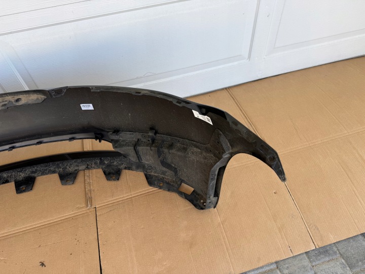 TESLA MODÈLE 3 HIGHLAND 2024- PARE-CHOCS AVANT ORIGINAL EN BON ÉTAT DÉMONTAGE