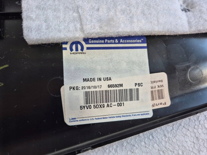 BOUCHON TUNNELS CENTRAL GAUCHE 5YV05DX9AC JEEP GRAND CHEROKEE 3.0-3.6L 18-