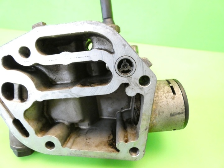 SUPPORT FILTRE HUILES 06A115417 K VOLKSWAGEN GOLF IV 2.0 8V 115KM AZJ