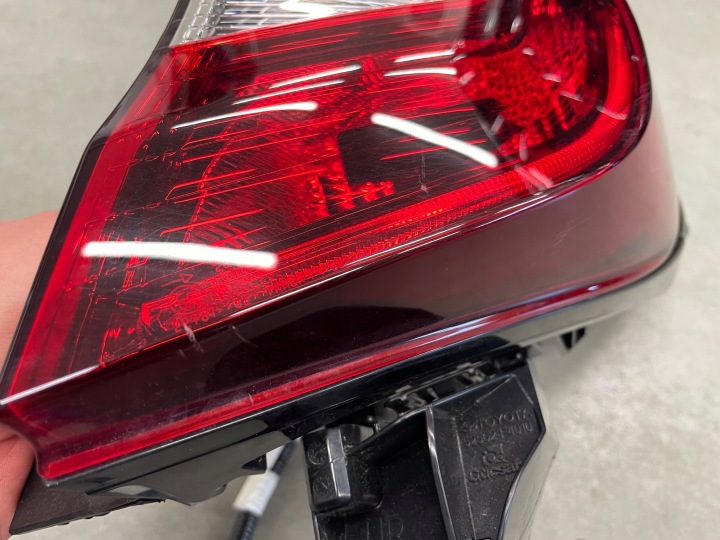 PHARE DROITE DROIT ARRIÈRE TOYOTA CHR CH-R ORIGINAL EUROPE 81550F412000
