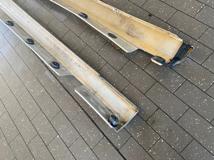 MOULURE SEUIL GAUCHE DROITE MERCEDES AVEC CLASSE W221