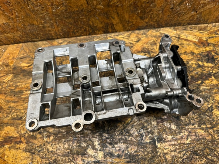 POMPE HUILES HUILEUX BMW 2.0D N47 7798014 EN BON ÉTAT