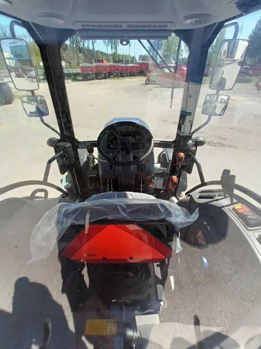 TRACTEUR ROLNICZY TRACTEUR LOVOL M754 (75KM)