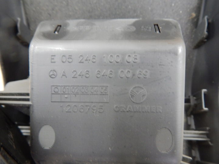 MERCEDES-BENZ B W246 CENDRIER ARRIÈRE TUNNELS CENTRAL A2466460069 ORIGINE
