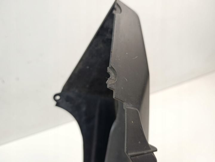 YAMAHA YZF 125 08-13 CÔTÉ CASQUETTE PRISE GAUCHE