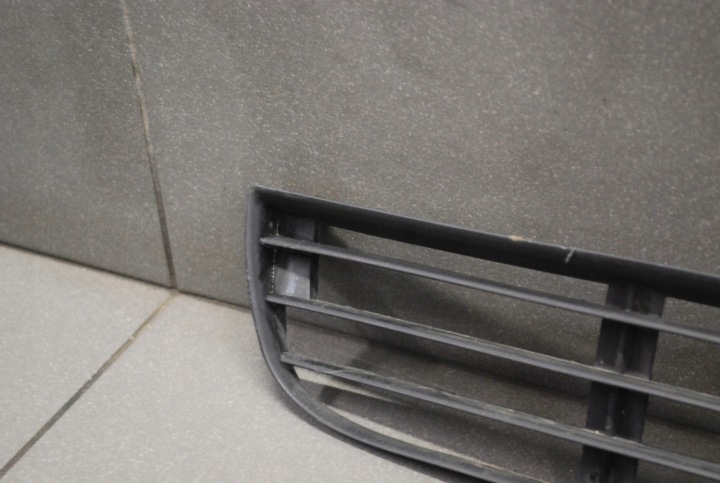 GRILLE PARE-CHOCS CENTRALE AUDI A8 D2 4D0854687