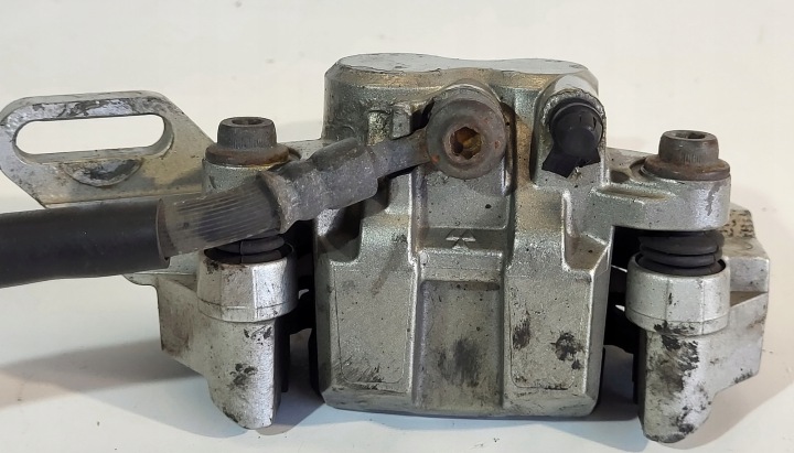 ÉTRIER DE FREIN DE FREIN ARRIÈRE 5EB2580W0000 YAMAHA YZF R6 RJ03 1998-2002R