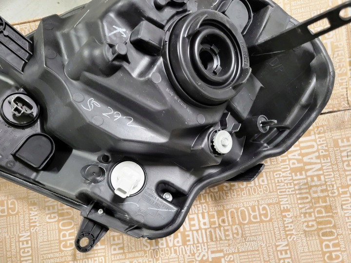 NEUF ORIGINAL PROJECTEUR RENAULT KANGOO II DROIT 7701071595