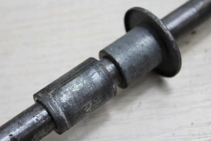 SUZUKI GS550L AXE OSKA ROUES AVANT 15MM 225MM